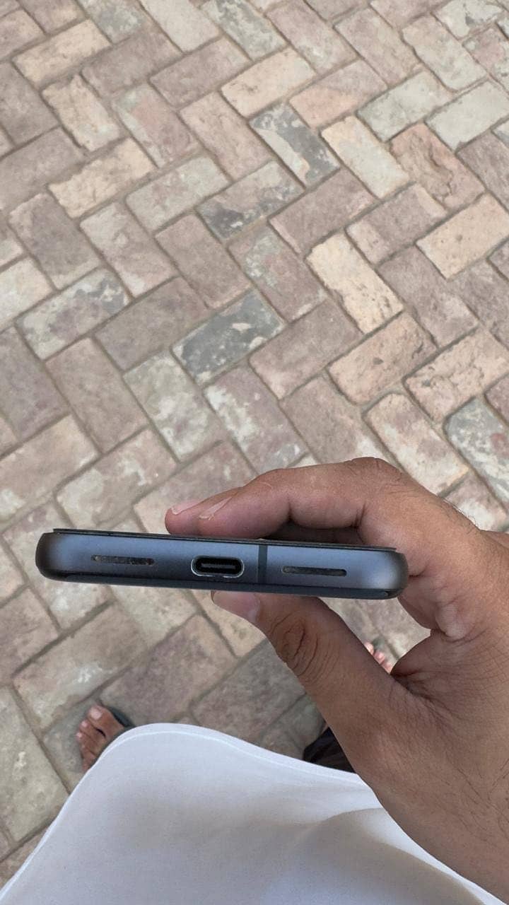 Google Pixel 8 4