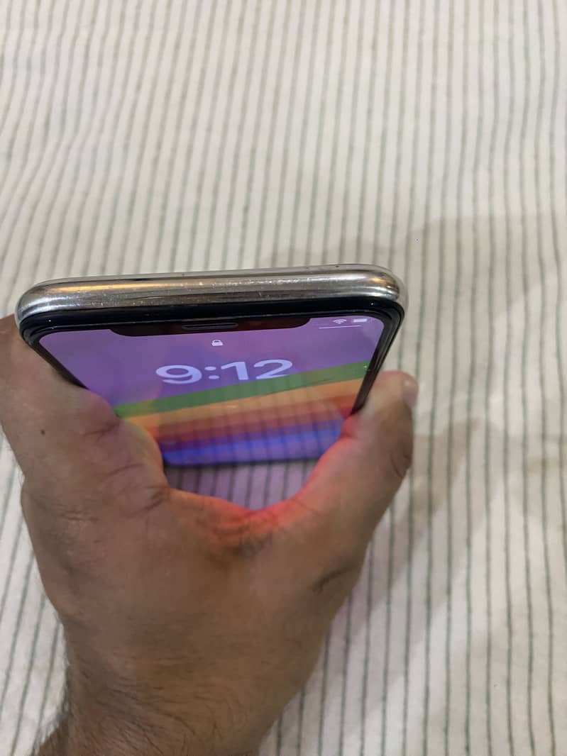 Apple iPhone X 4