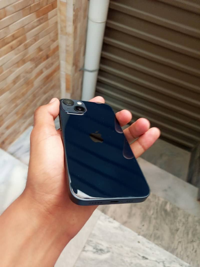 Apple iPhone 13 2