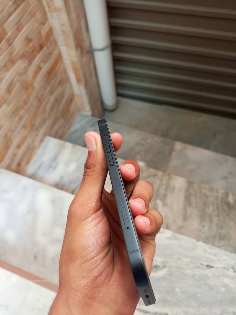 Apple iPhone 13 6