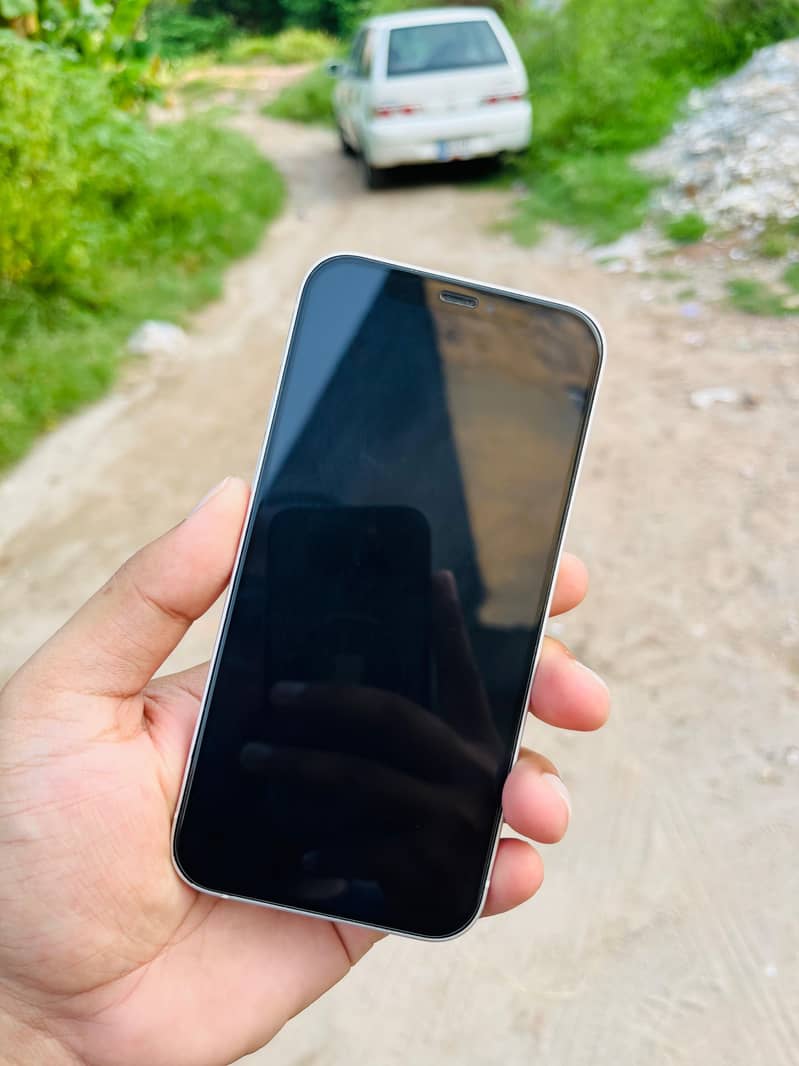 Apple iPhone 12 3
