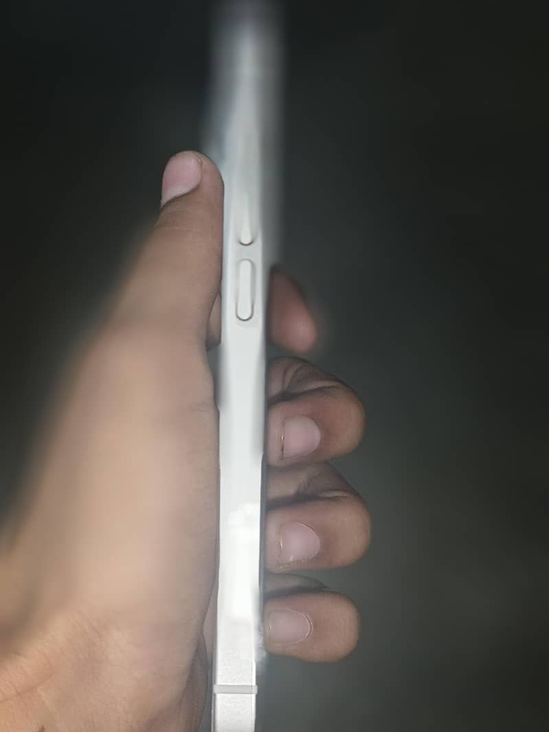 Apple iPhone 14 3