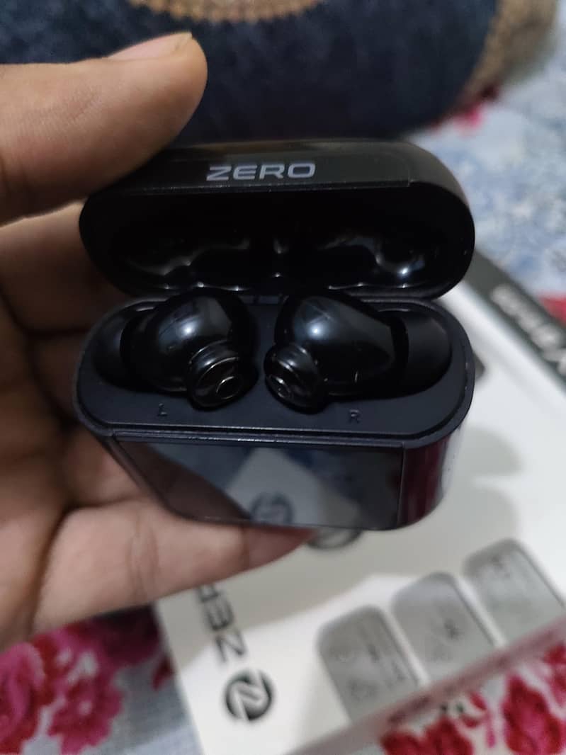 Zero Display Earbuds original 1