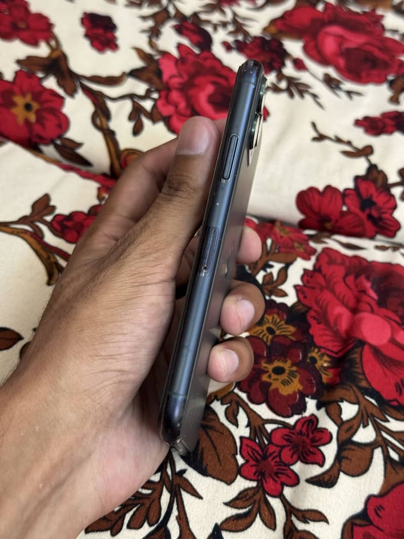 Apple iPhone 11 Pro 3