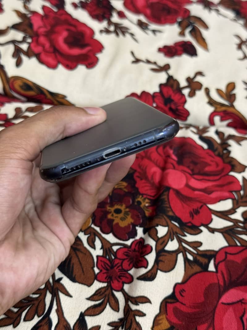 Apple iPhone 11 Pro 6