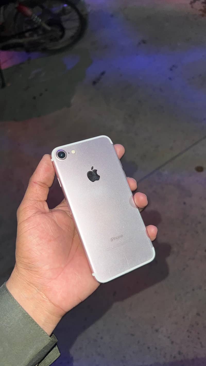 Apple iPhone 7 0