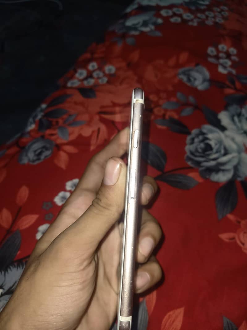 Apple iPhone 7 4