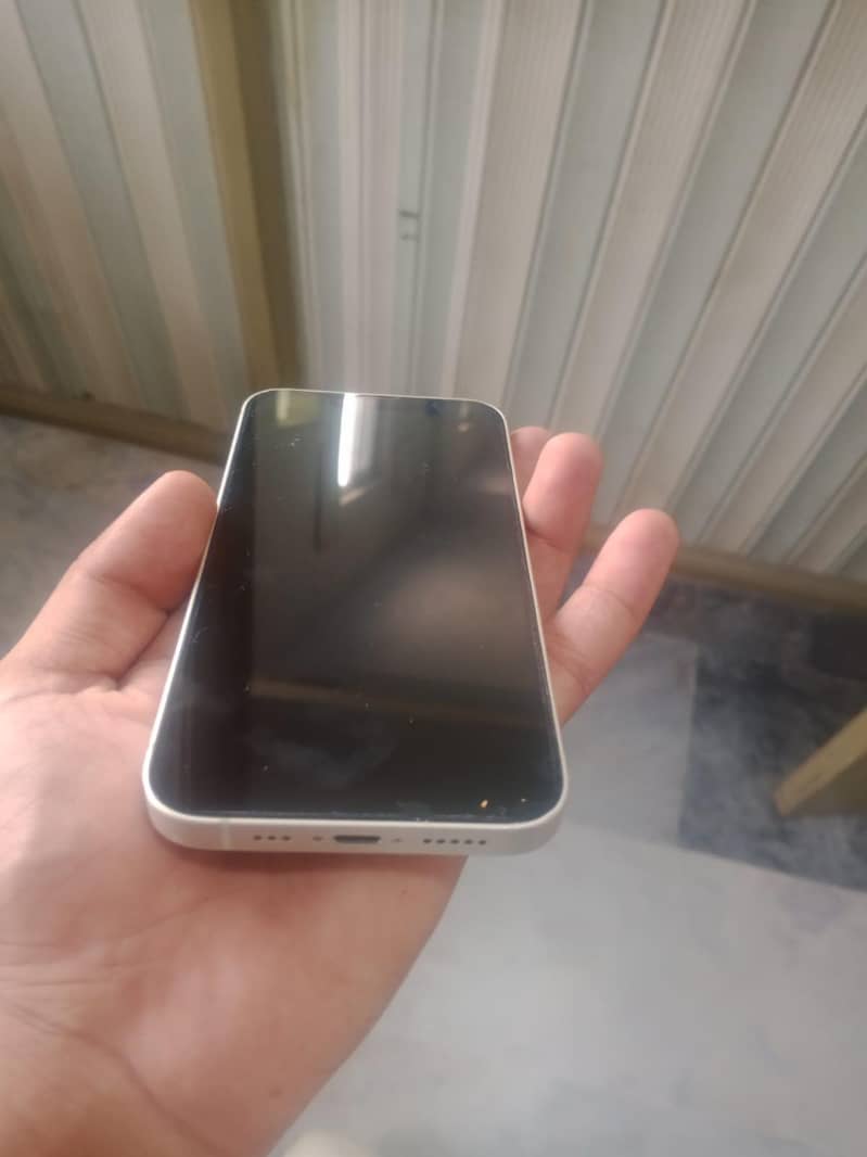 Apple iPhone 13 4