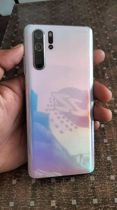 aoa am selling my phone huawei p30 pro. .