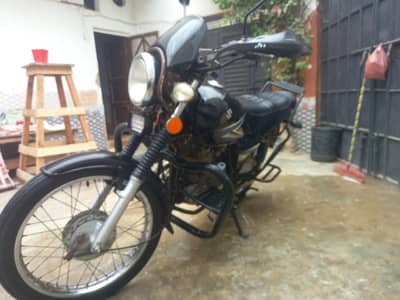 SUZUKI GS 150 12/13