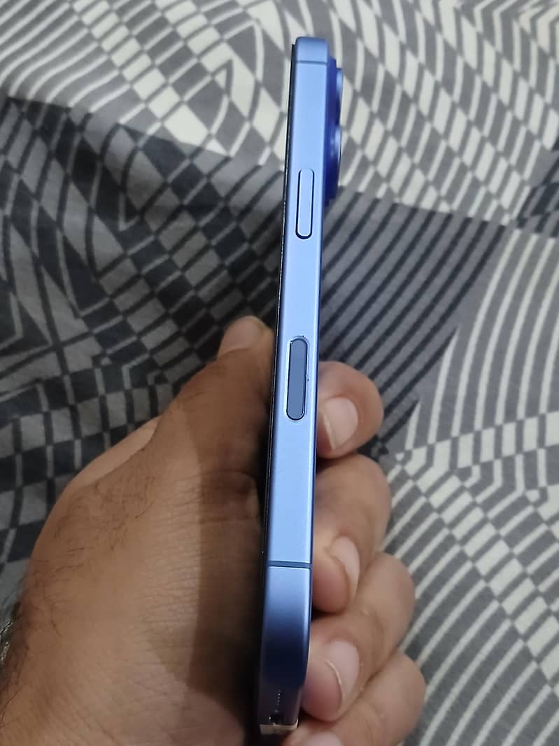 Apple iPhone 16 Jv 3