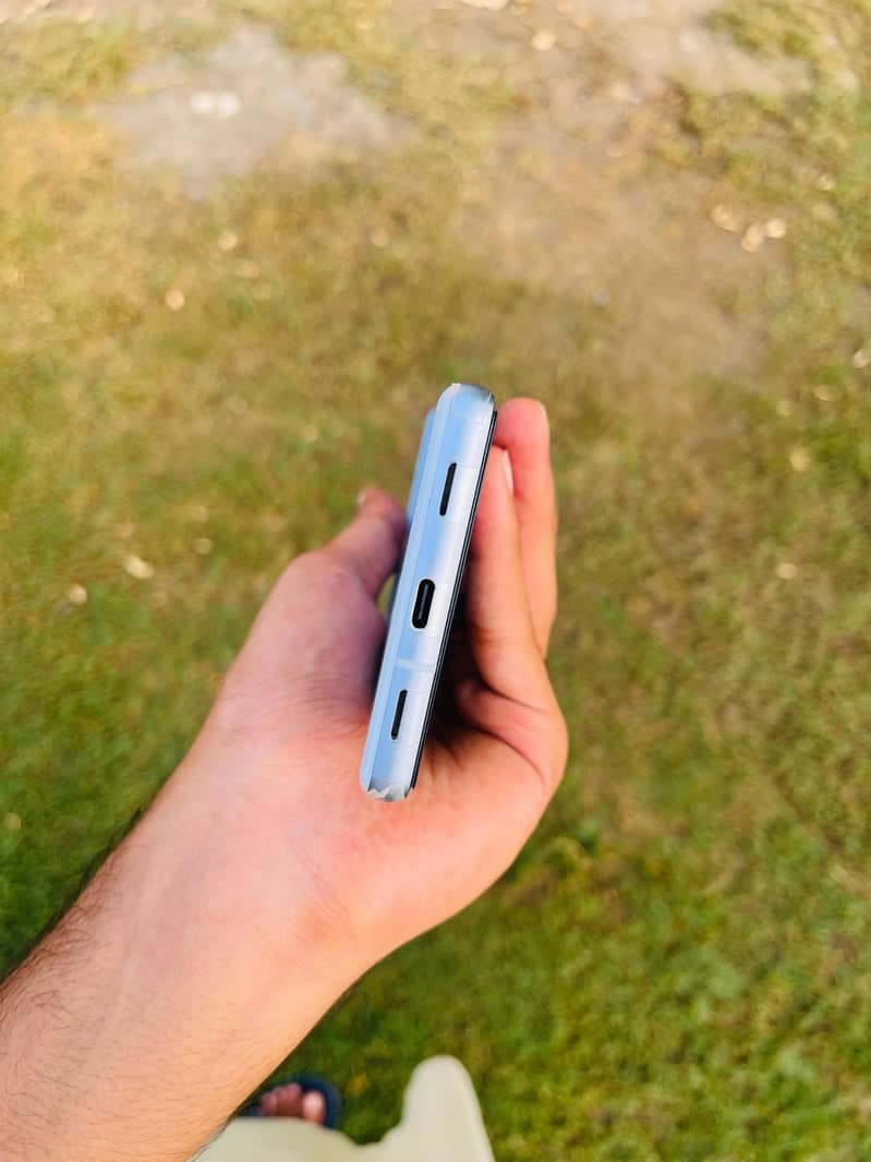 Google Pixel 7a 5