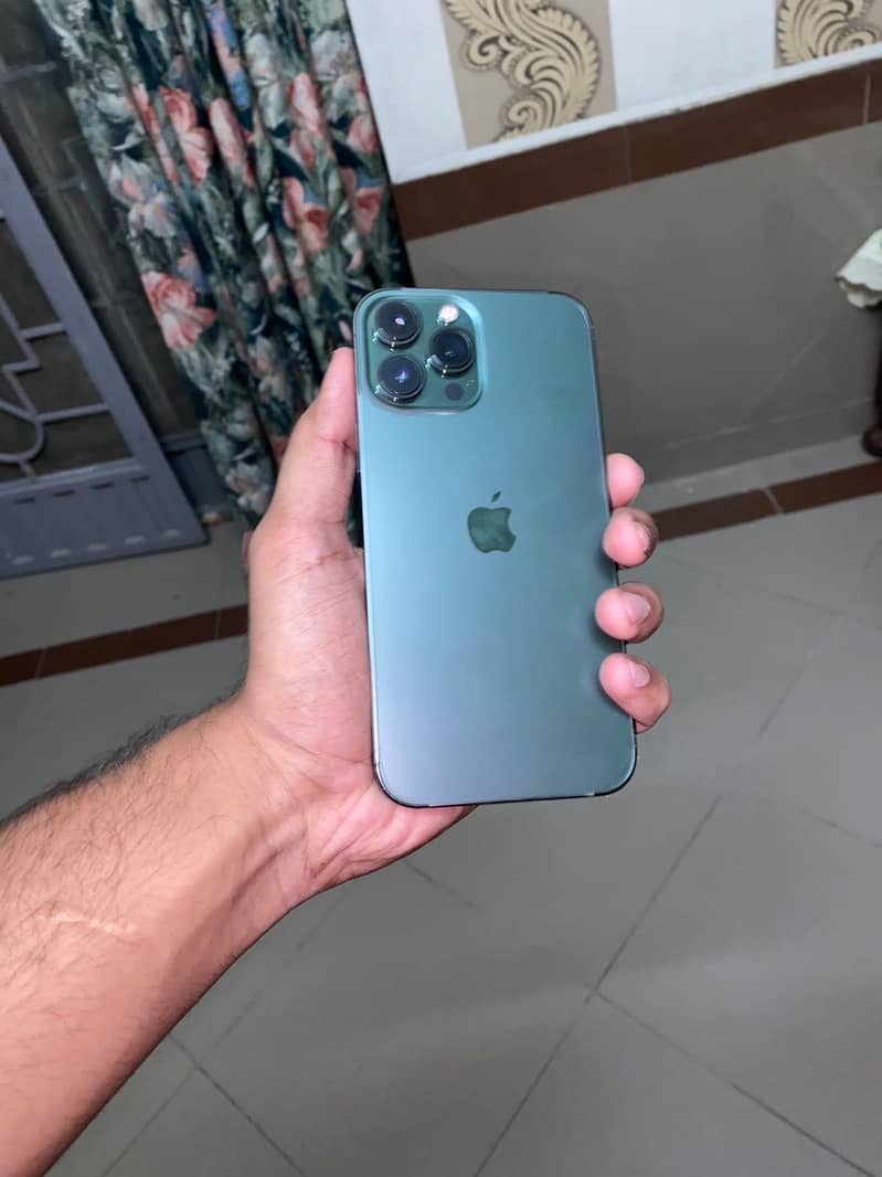 Apple iPhone 13 Pro Max 4