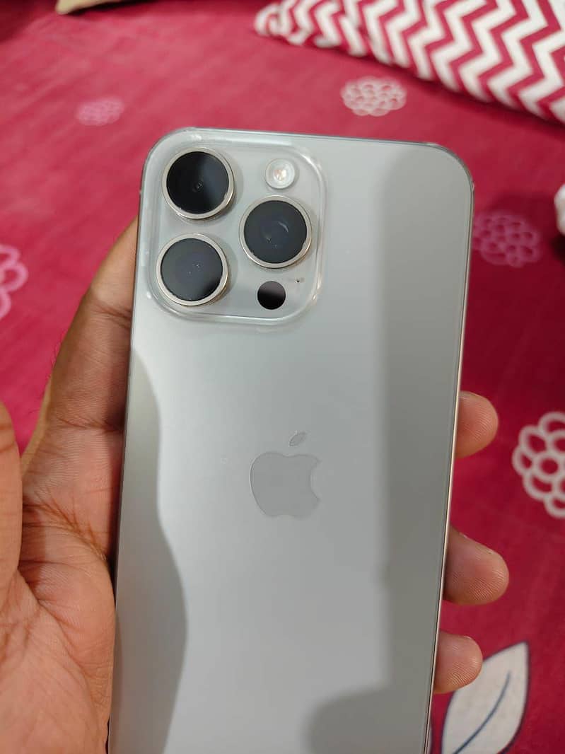 Apple iPhone 15 Pro Max 3