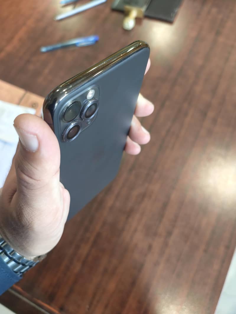 Apple iPhone 11 Pro Max 1