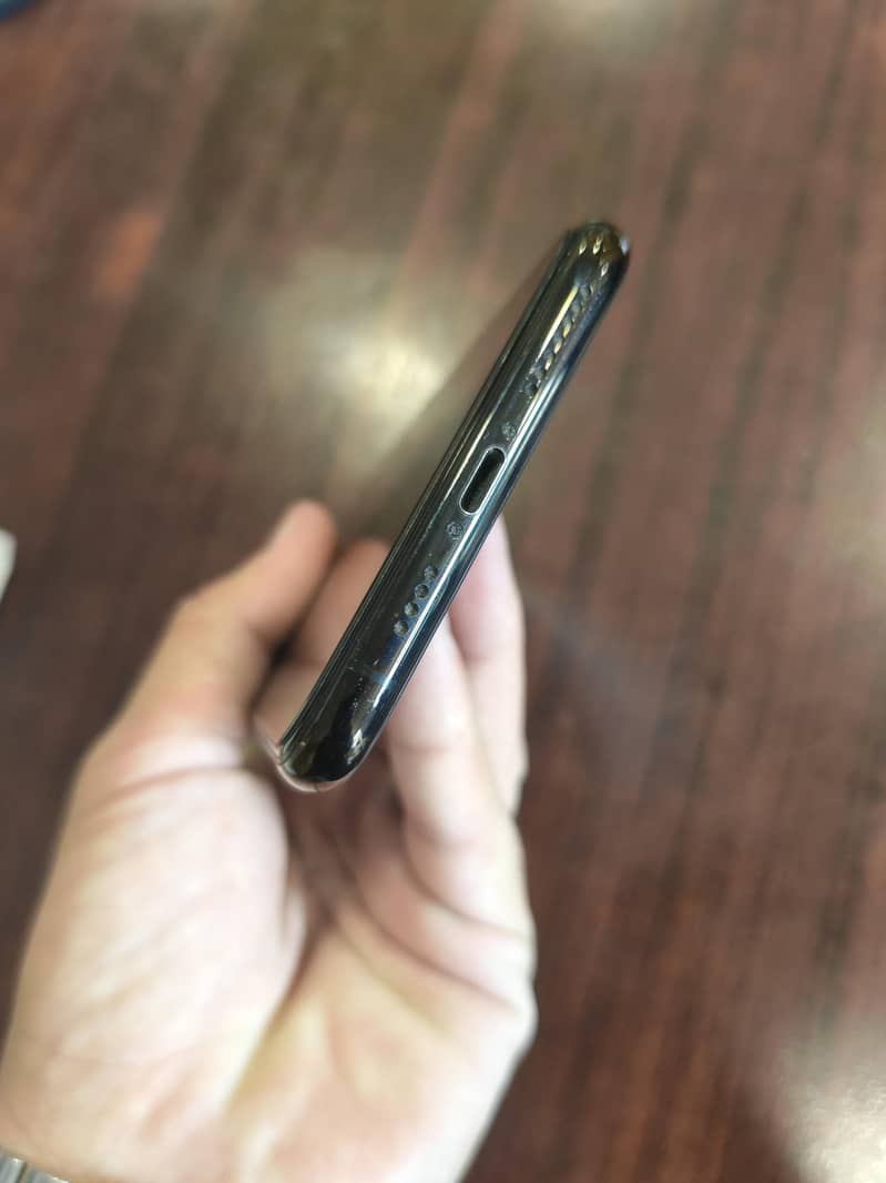 Apple iPhone 11 Pro Max 2