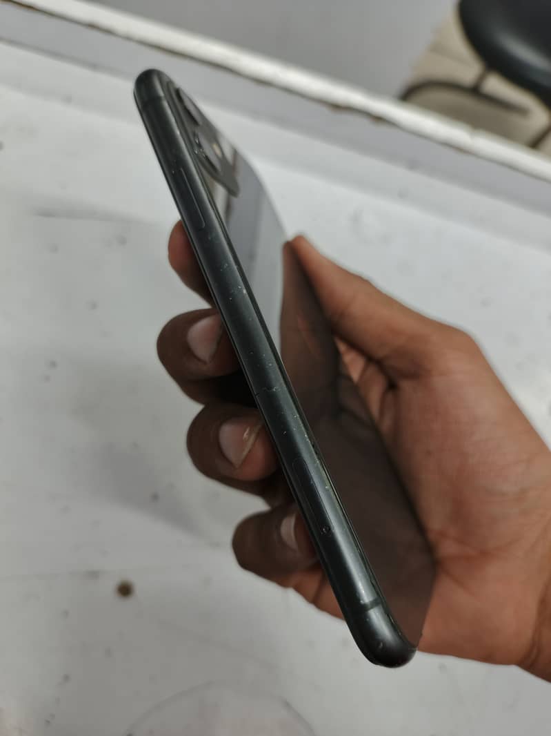 Apple iPhone 11 3