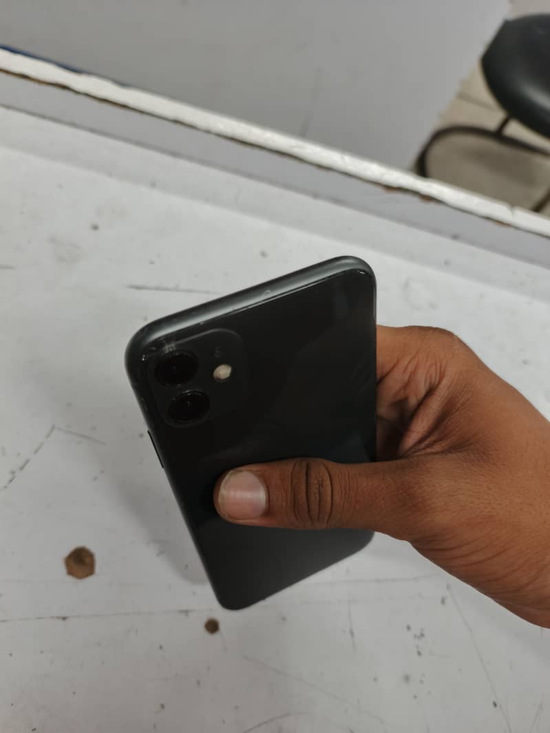 Apple iPhone 11 4