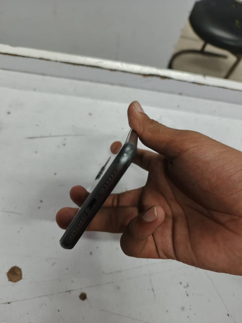 Apple iPhone 11 7