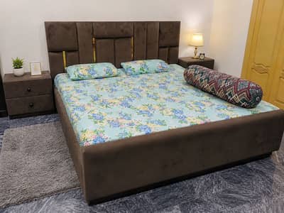 Complete bed set with dressing table