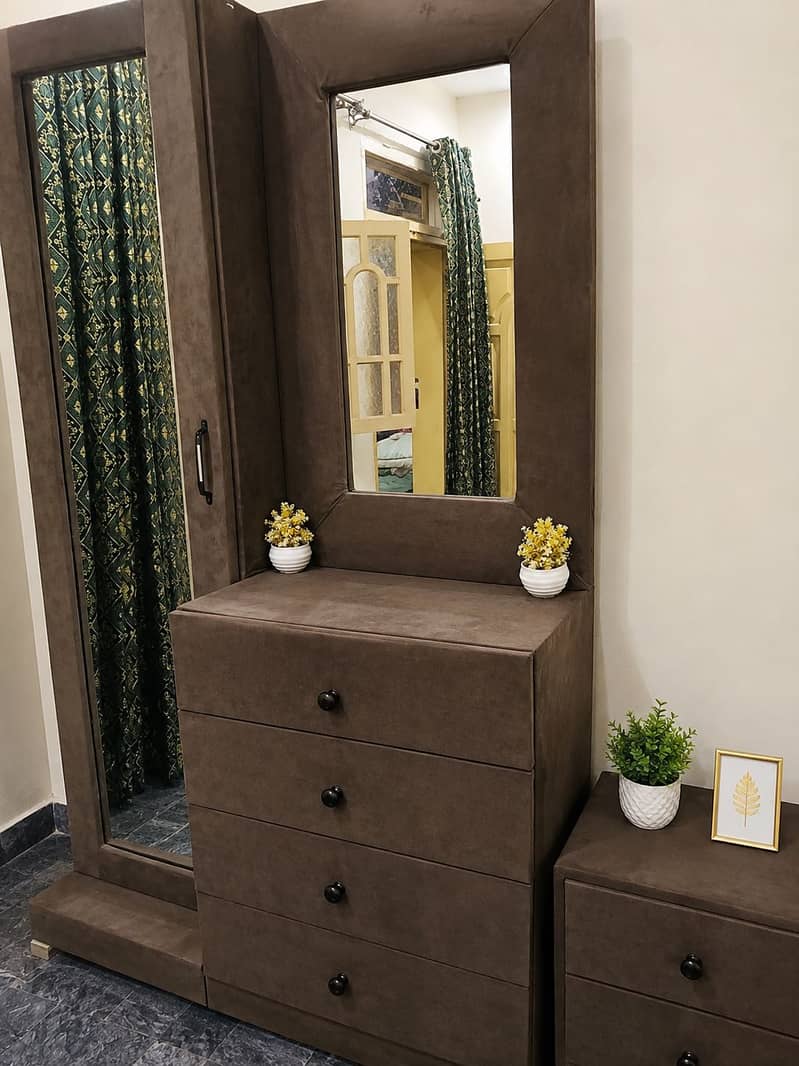 Complete bed set with dressing table 2