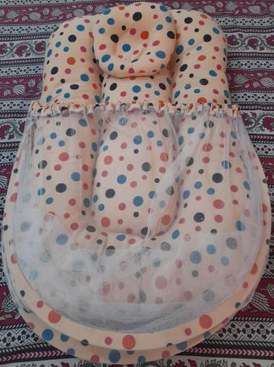 Foldable baby bed