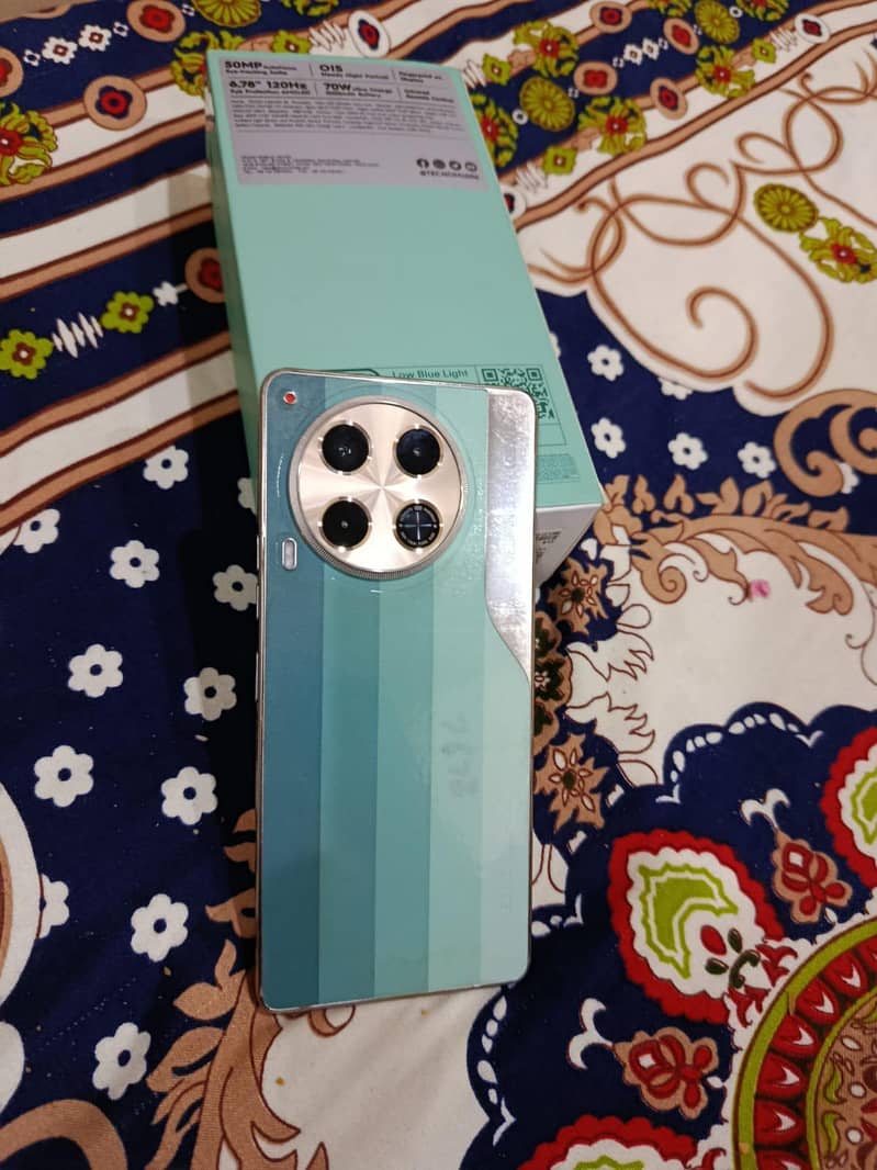 Tecno CAMON 30 1