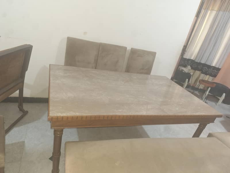 Dining table 0