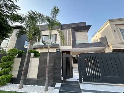 1 KANAL ELEGANT AND FULLY MAINTAINED DOUBLE HEIGHTED LOBBY BUNGALOW IS AVAILABLE IN THE BEST BLOCK OF DHA LAHORE.