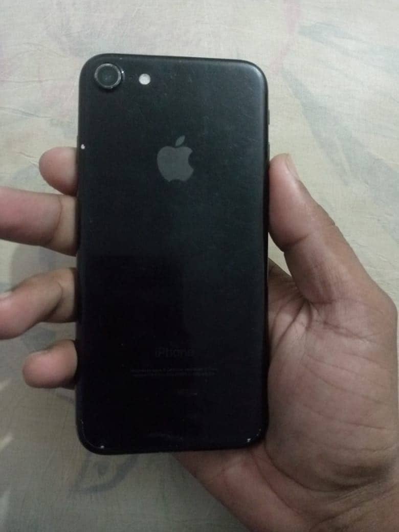 Apple iPhone 7 2