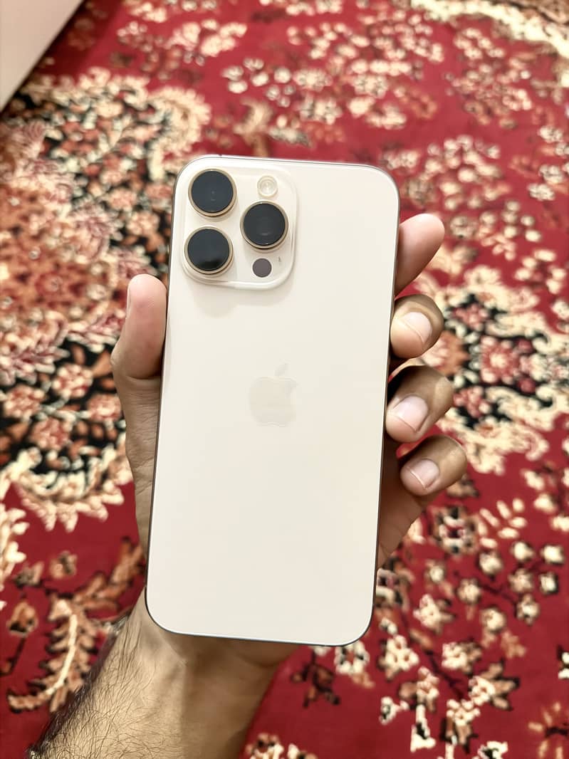 Apple iPhone 16 Pro Max 4