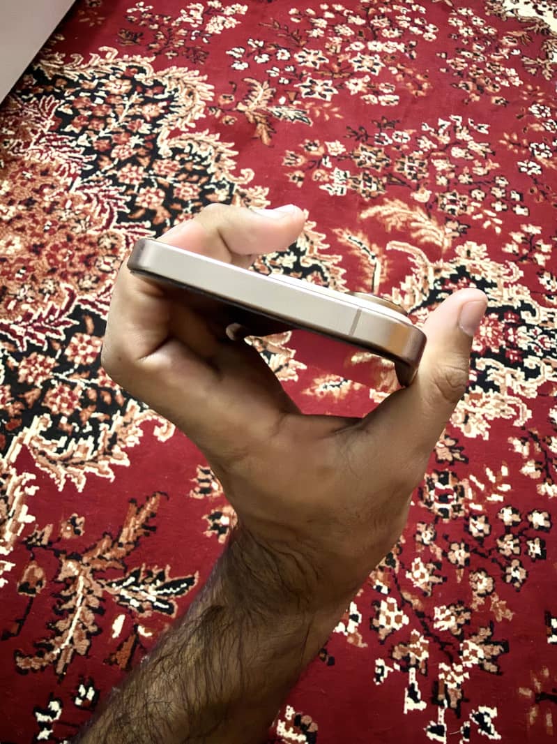 Apple iPhone 16 Pro Max 6
