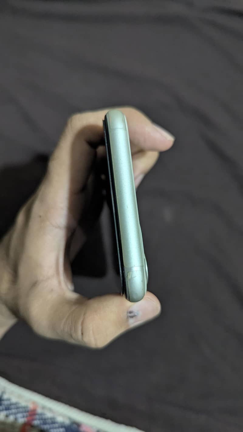 Apple iPhone 11 3