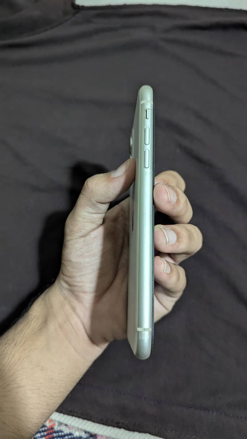Apple iPhone 11 6