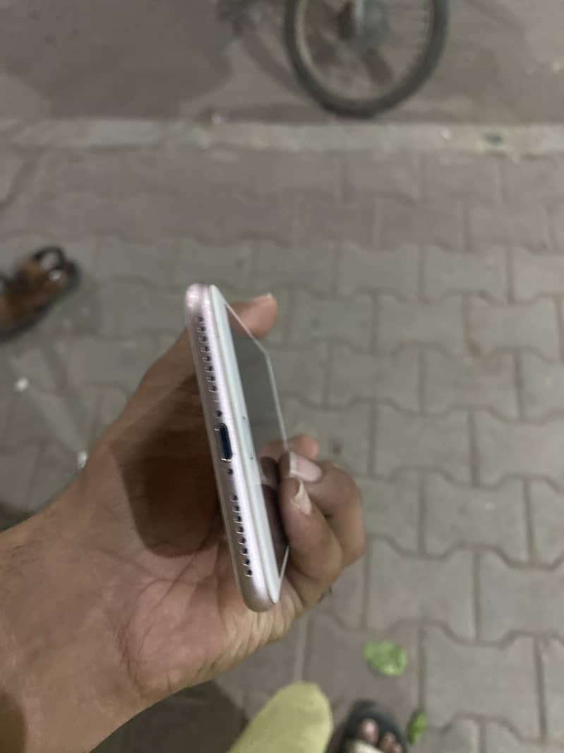 Apple iPhone 7 Plus 4