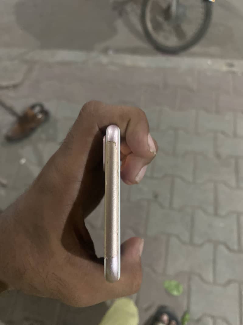 Apple iPhone 7 Plus 6