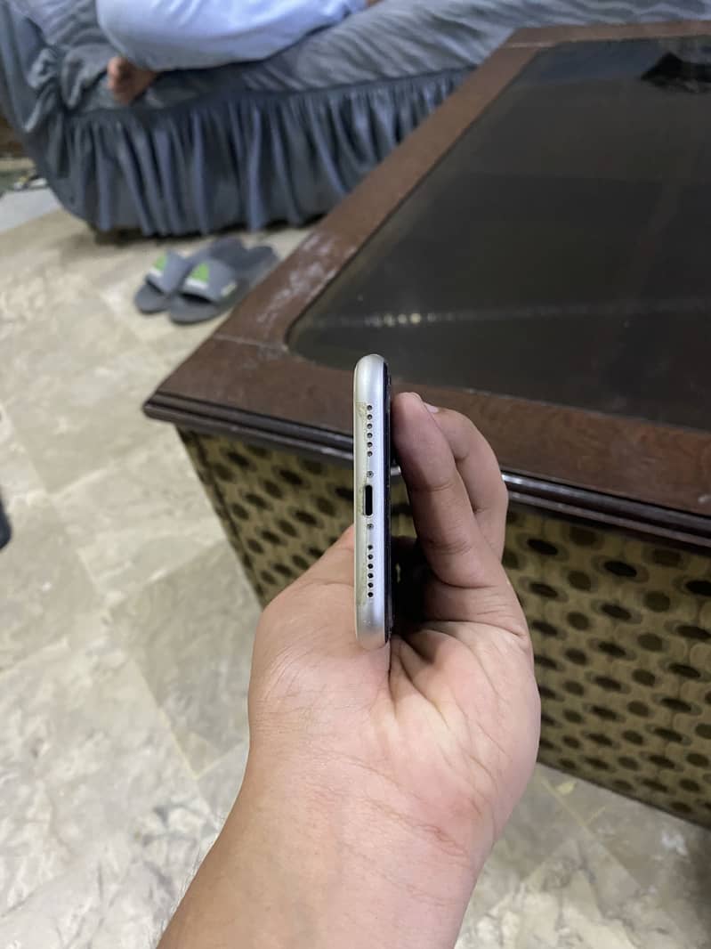 Apple iPhone 11 3