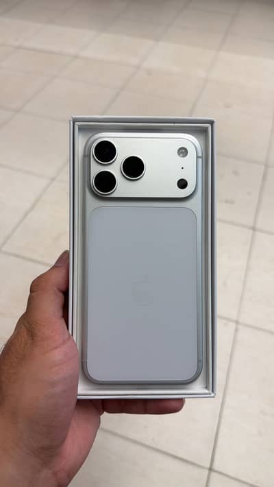 iPhone 17 Pro Max Factory Unlocked