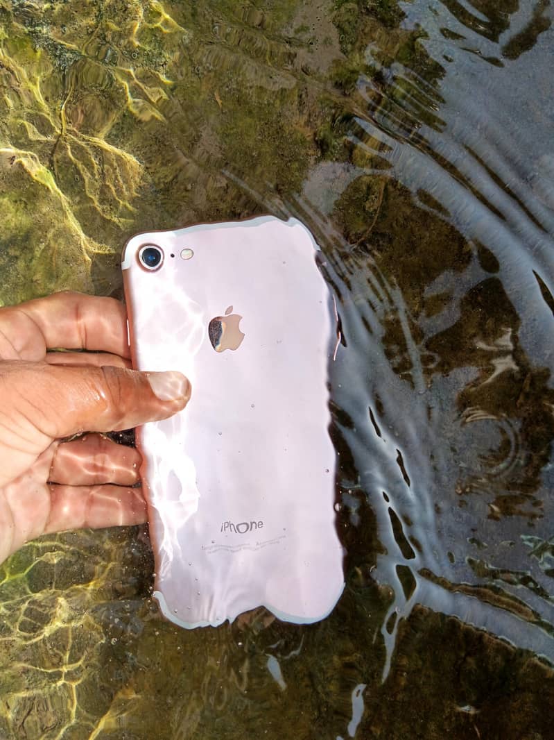 Apple iPhone 7 2