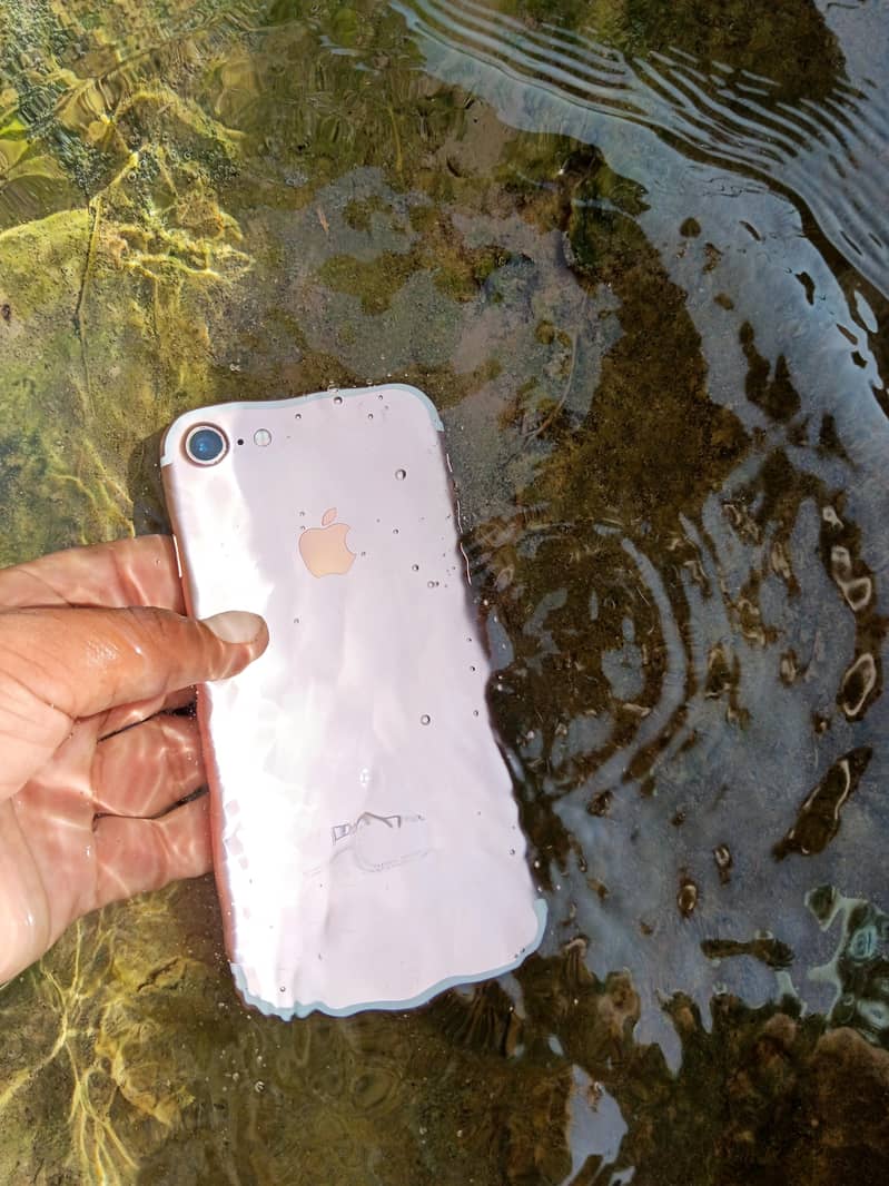 Apple iPhone 7 3