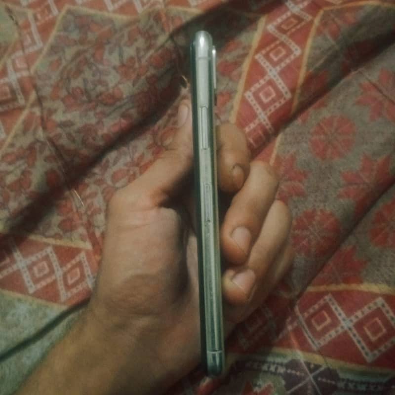 Apple iPhone X 4