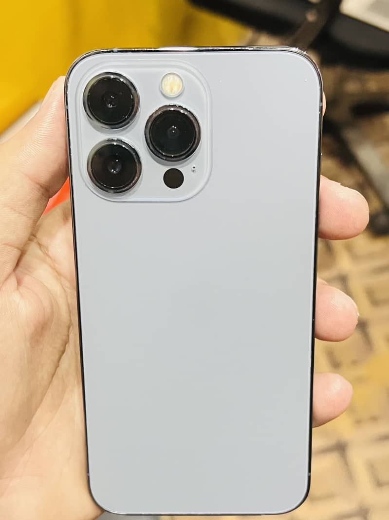 Apple iPhone 13 Pro 1