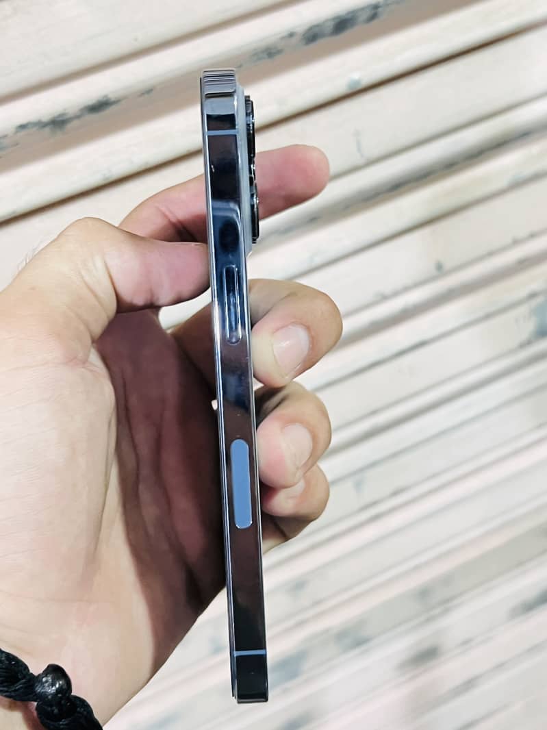 Apple iPhone 13 Pro 2