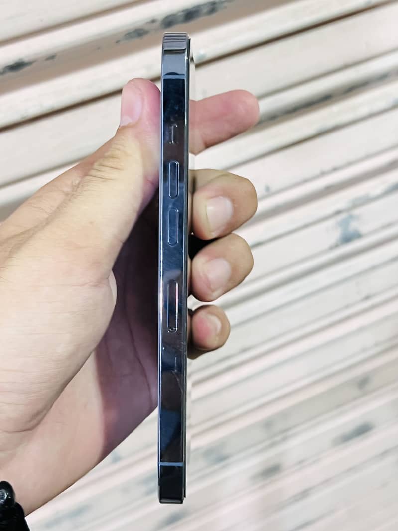 Apple iPhone 13 Pro 3