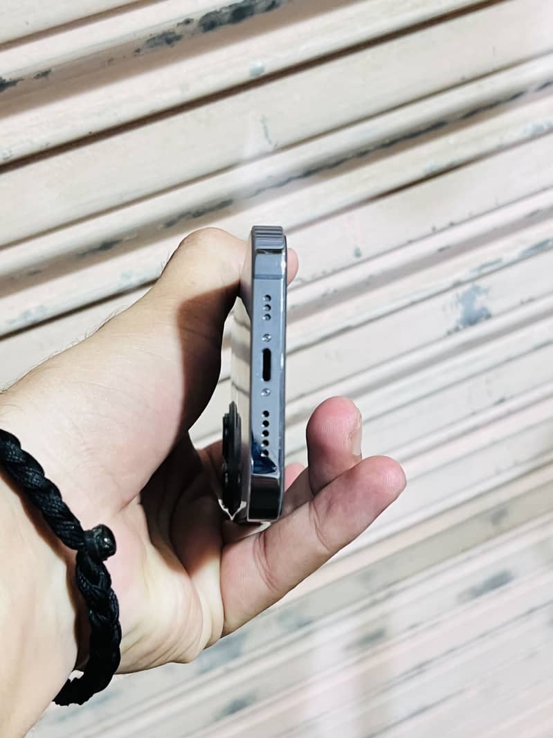 Apple iPhone 13 Pro 4