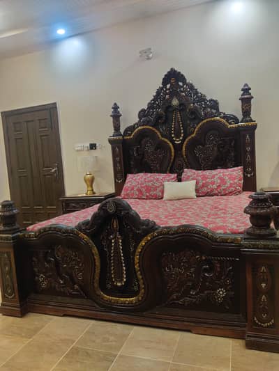 Premium Solid Wood King Size Bed Set +mirror and side tables