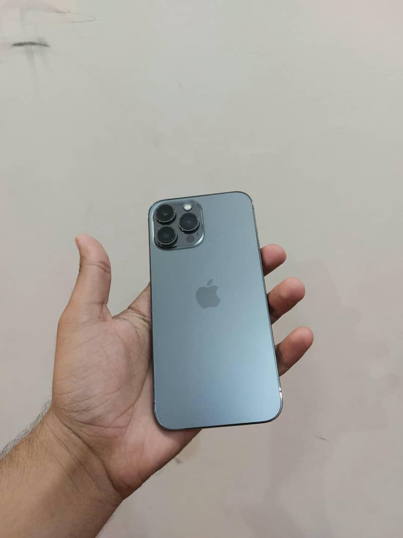 Apple iPhone 13 Pro Max. 1