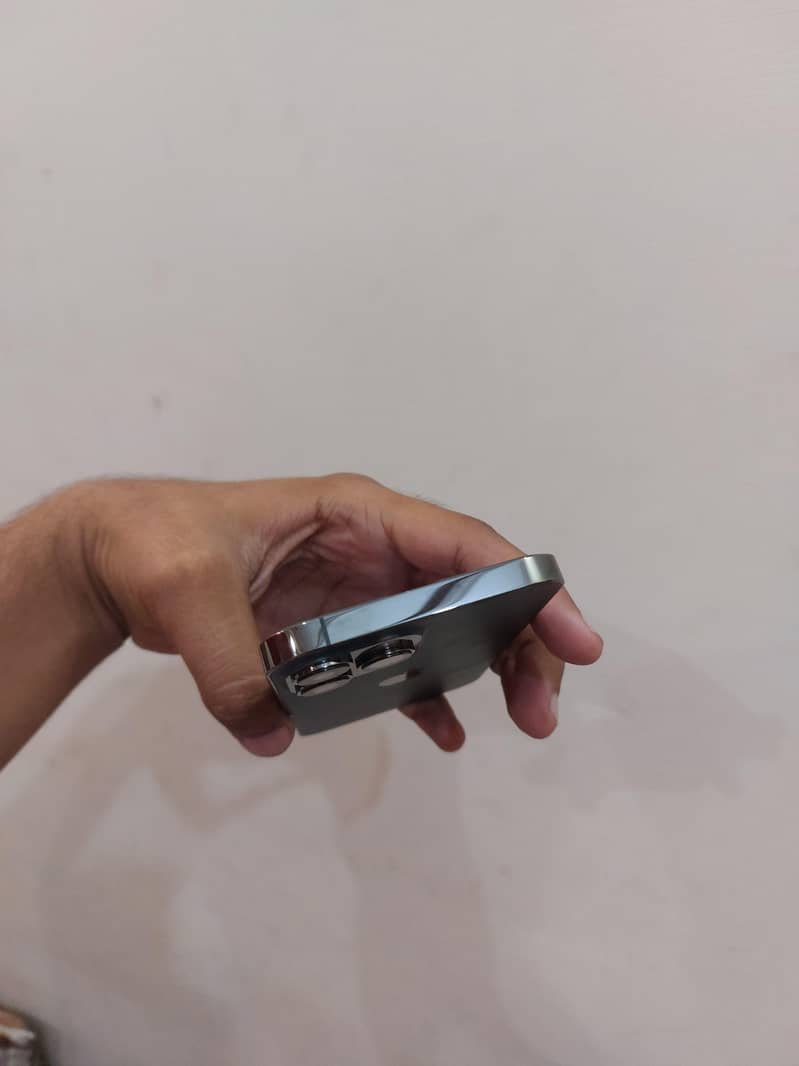 Apple iPhone 13 Pro Max. 2