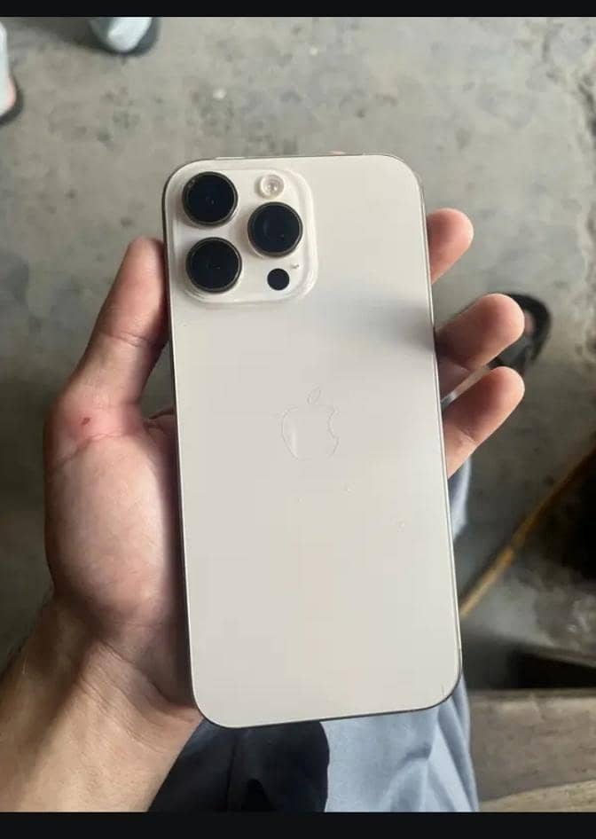 Apple iPhone 16 Pro Max 0