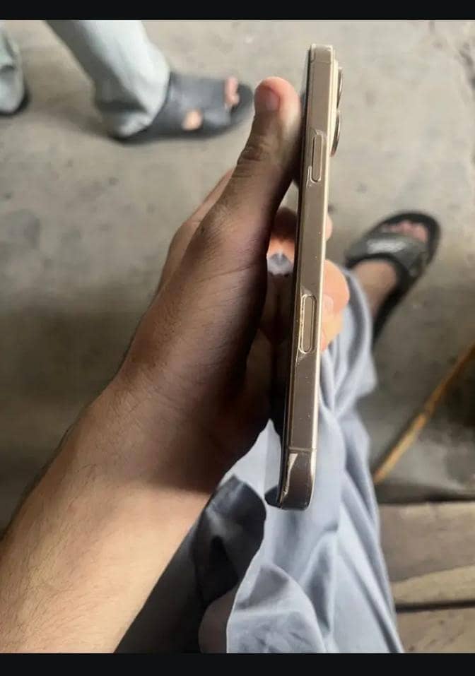 Apple iPhone 16 Pro Max 3